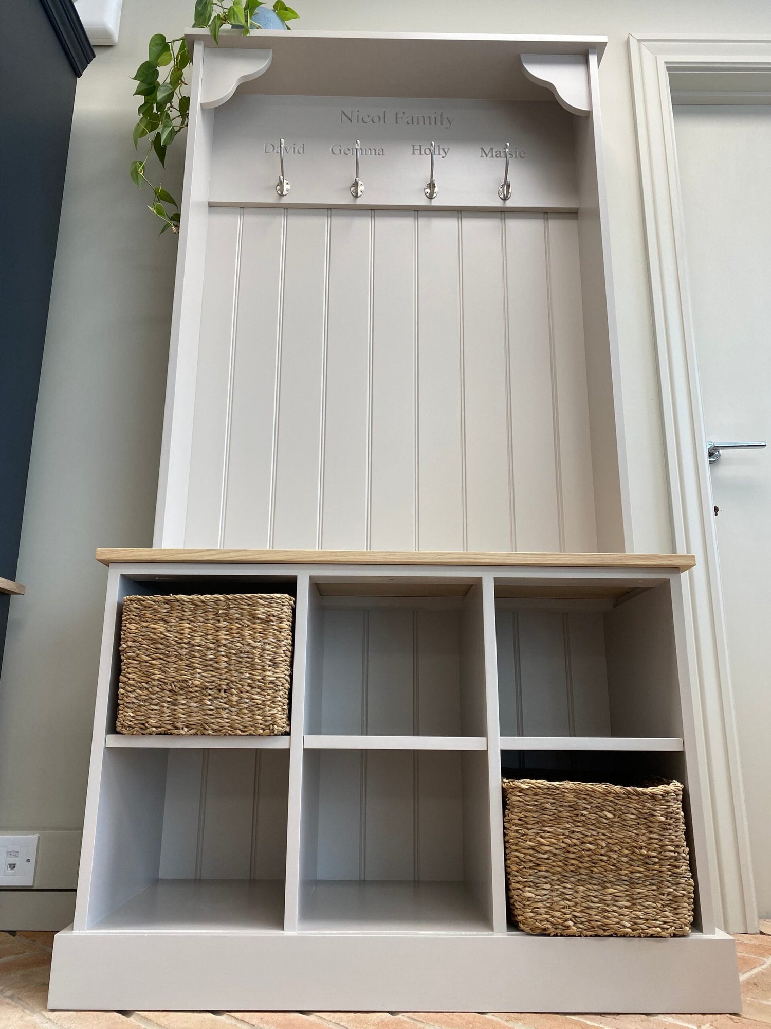 Benches, Coat racks and Storage